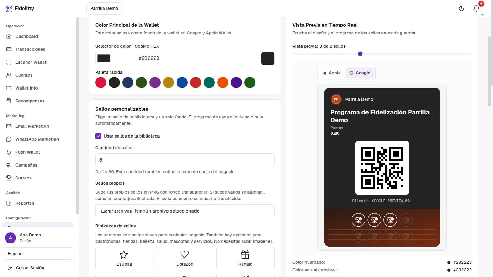 Configuración de Fidelitty con el selector de color de la tarjeta, la biblioteca de sellos y una vista previa en tiempo real de la tarjeta con su código QR.
